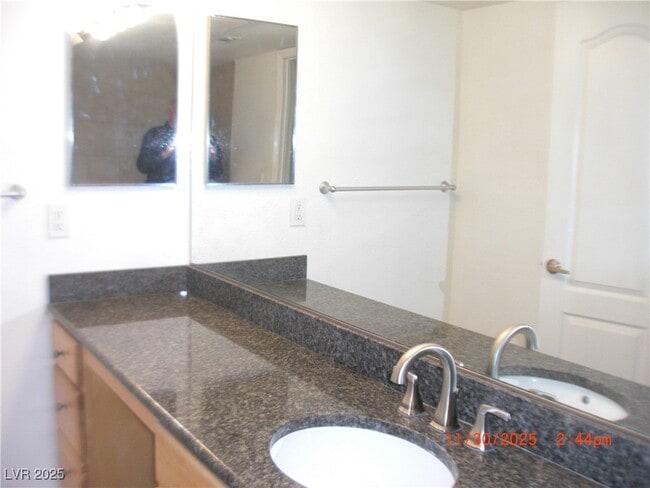 Building Photo - 698 Oakmont Ave