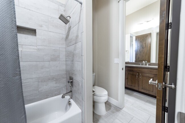 Building Photo - Stunning 3 Bed, 2.5 Bath Prescott Home wit...