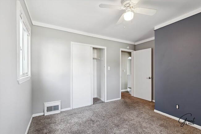Building Photo - $1400 3 bedroom bungalow