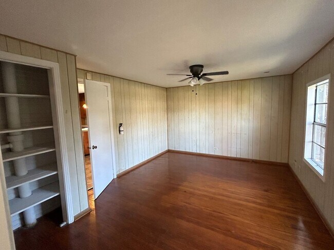 Building Photo - $500 OFF FIRST MONTH'S RENT IF MOVED IN BY...