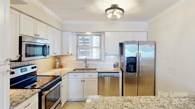 Building Photo - 9816 Emerald Point Dr