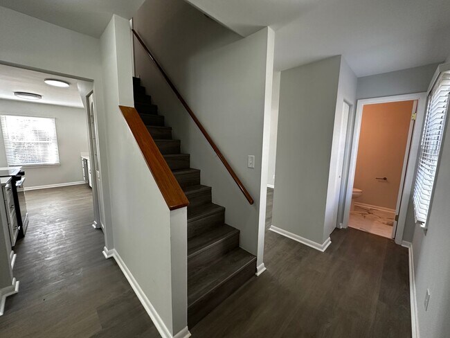 Building Photo - Weaverville Rental