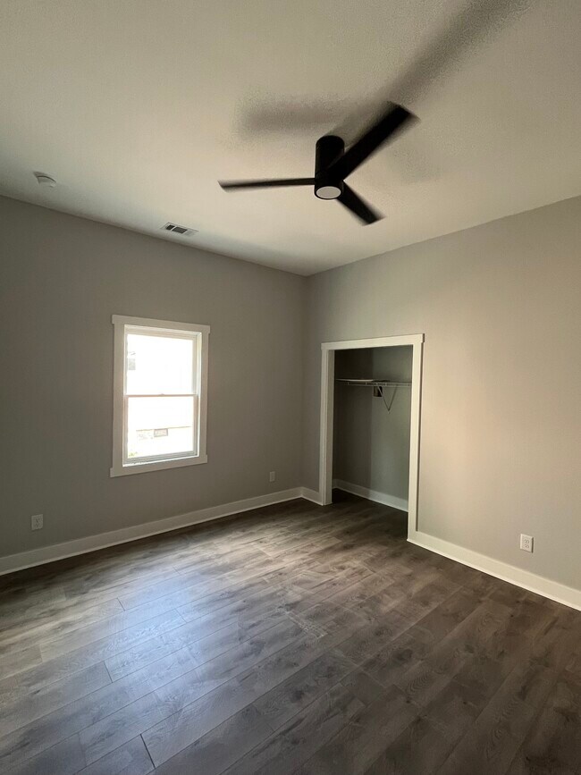 Building Photo - 842 White St SW