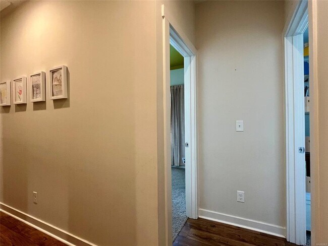 Building Photo - 876 Hedgefield Way