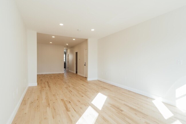 Building Photo - 27 W 52nd St