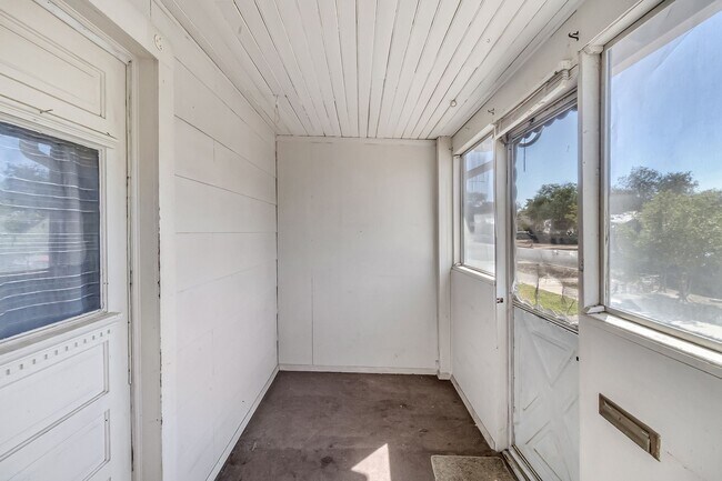 Building Photo - 746 Colorado Ave