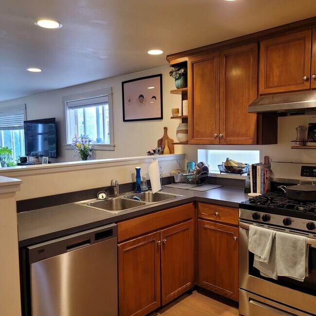 Building Photo - 2012 Minor Ave E