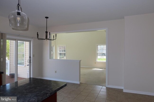 Building Photo - 1631 W Thistle Dr