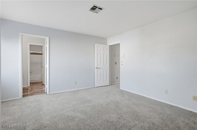 Building Photo - 2001 Madagascar Ln