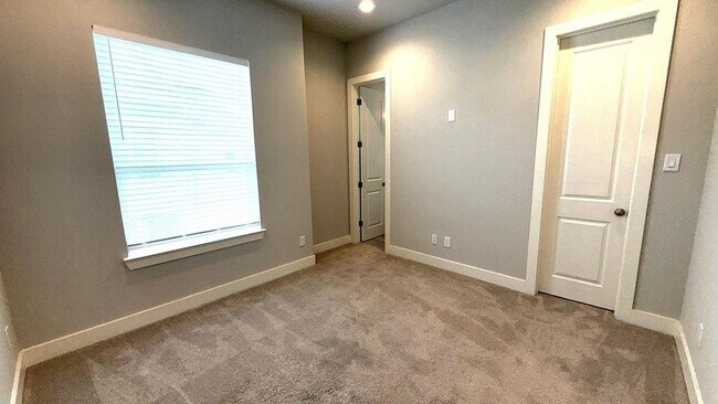 Building Photo - 10926 Brookeshire Chase Ln