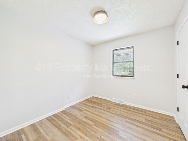 Building Photo - 8622 E 108th Terrace