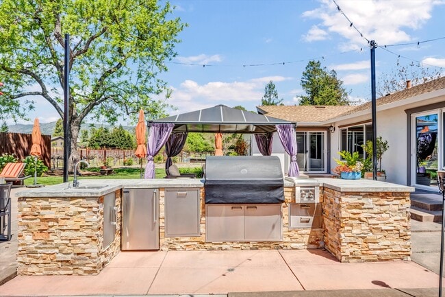 Building Photo - 1790 McKinley Rd