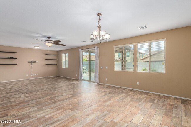 Building Photo - 4074 Kirkland Ave