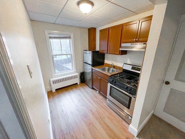 Building Photo - 206 E Main St