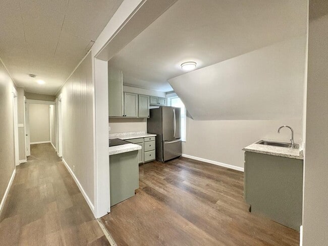 Building Photo - 28 Bartlett St