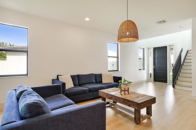 Building Photo - 6151 Yerba Buena Ct