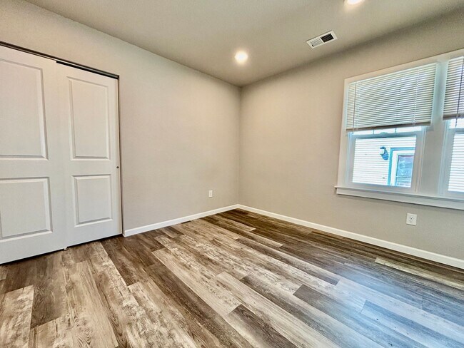 Building Photo - Charming Duplex in Prime Fort Collins Location!