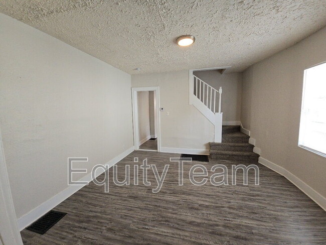 Building Photo - 421 S Jersey St