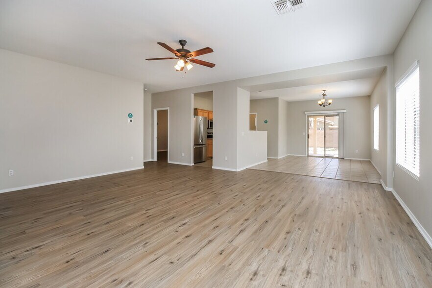 Building Photo - 751 E Horizon Heights Dr