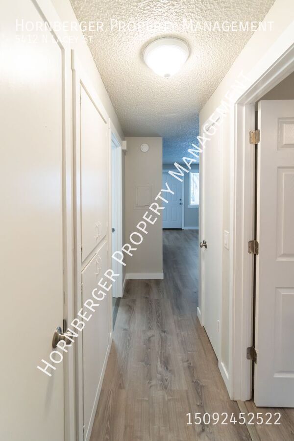 Building Photo - Newly Remodeled 2 Bed 1 Bath Unit!