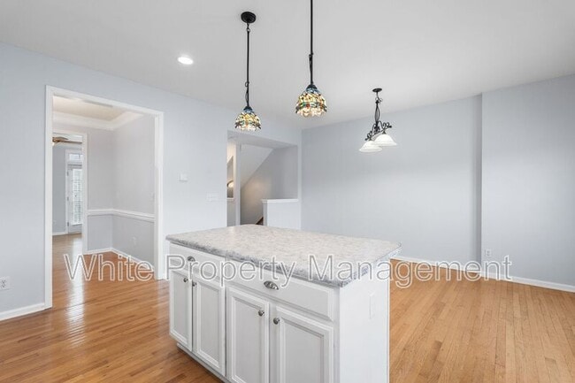 Building Photo - 13810 Hill St