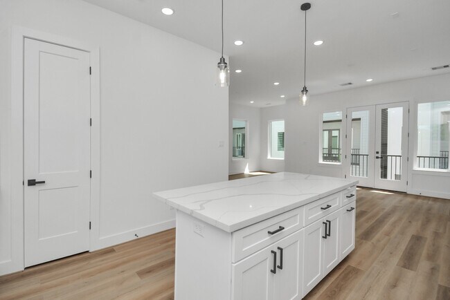 Building Photo - 3036 Live Oak St