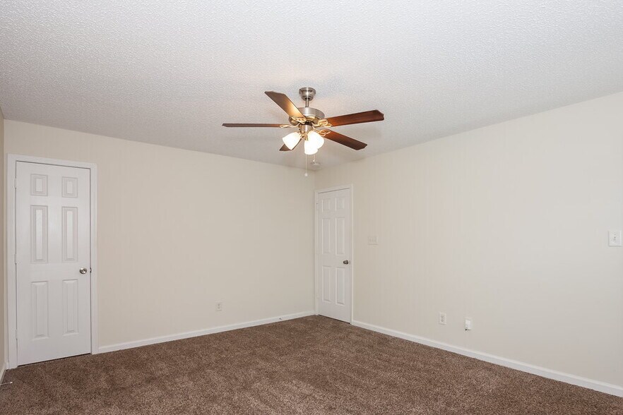 Building Photo - 2033 Stargrass Ct