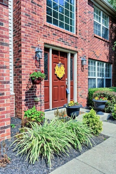 Building Photo - 9217 Eminence Ct