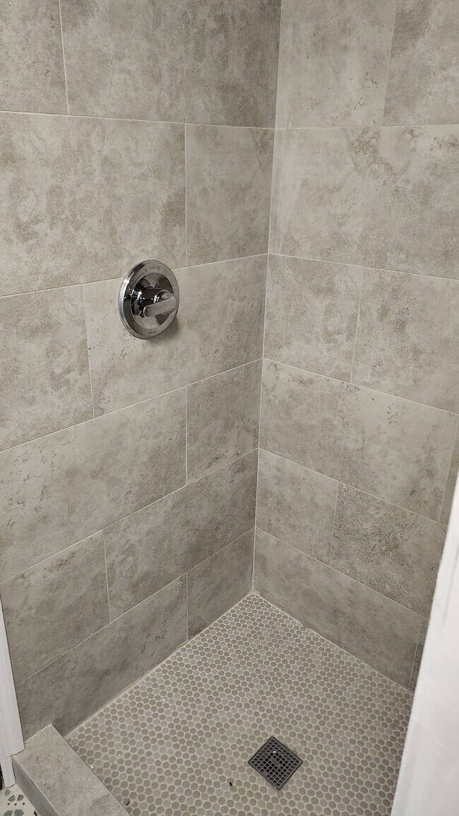 New shower! - 914 SW 8th Ln