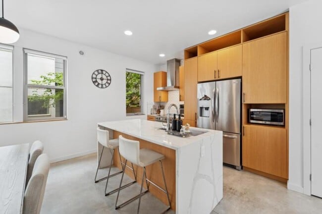 Building Photo - 3 bedroom in Seattle WA 98118