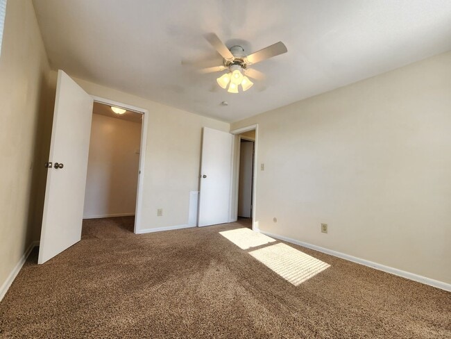 Building Photo - 2527 Sonora Dr