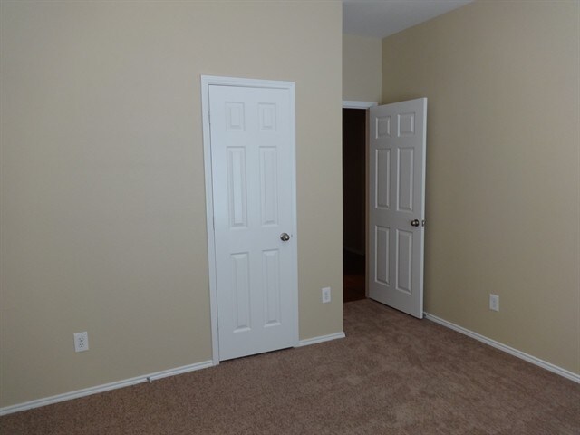 Building Photo - 6317 Pool View Dr