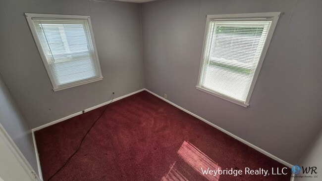 Building Photo - Conveniently Located 2 Bedroom 1 Bath Hous...