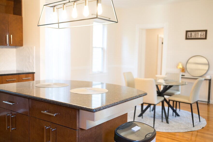 Building Photo - 5104 Abigail Dr