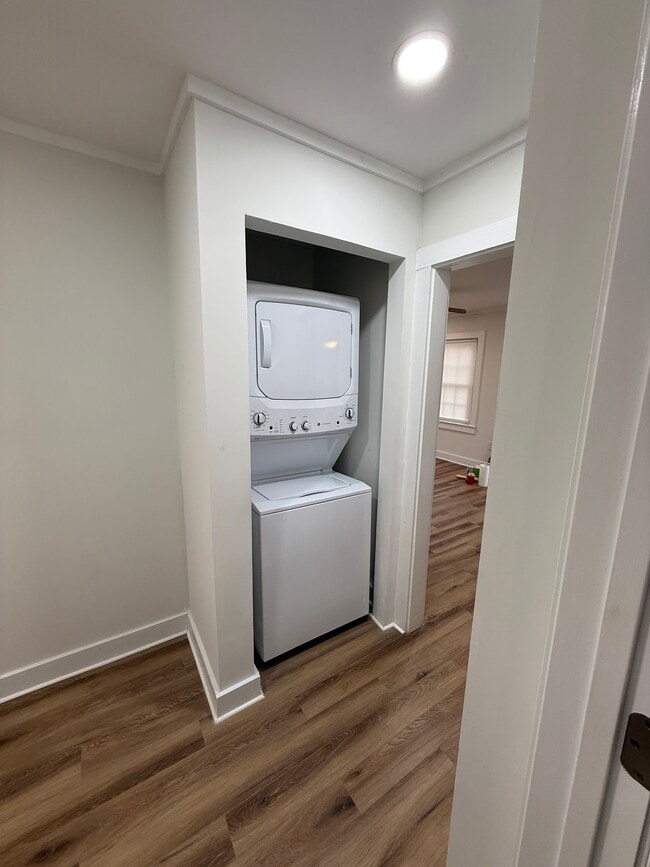 Building Photo - 110 Small St