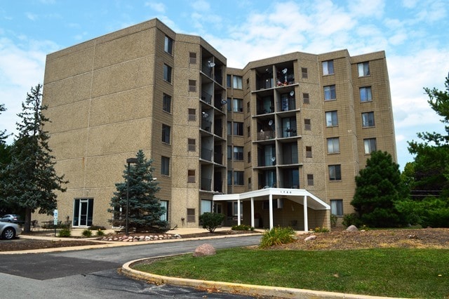 Building - 1750 N Marywood Ave