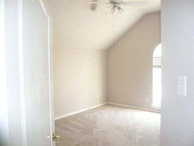 Building Photo - 1731 Northshore Dr