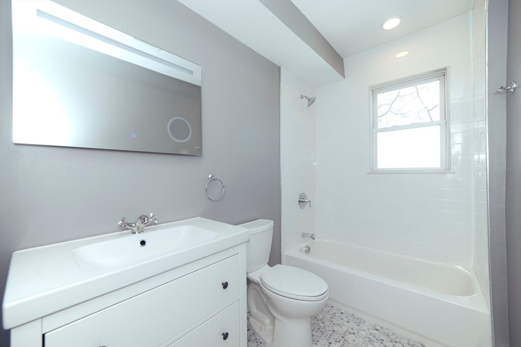 Building Photo - 14 Duffley Ct