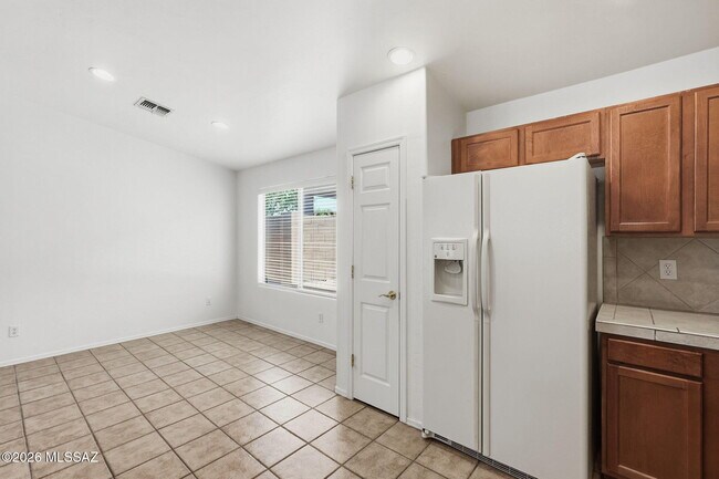 Building Photo - 8435 E Bowline Rd