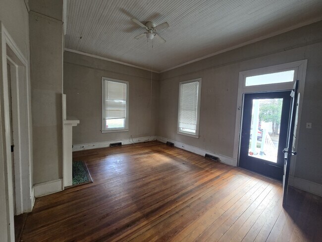 Building Photo - 212 E Capitola Ave