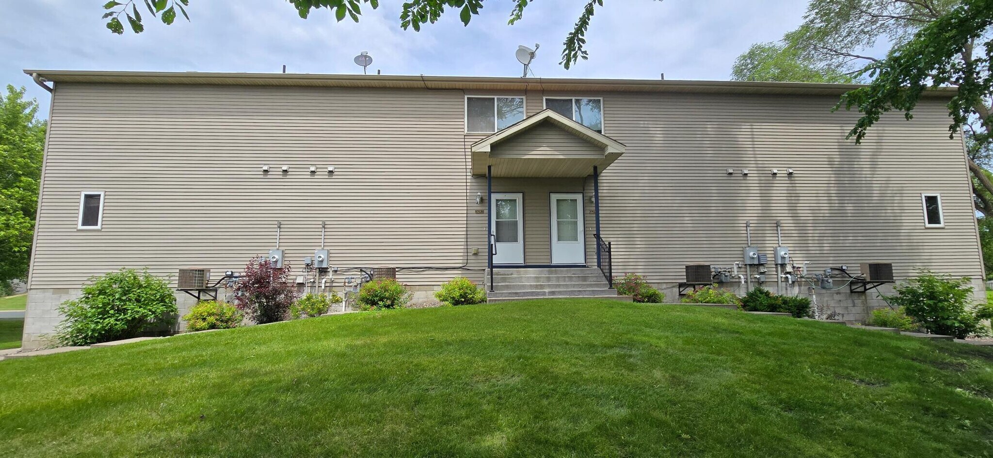 Building Photo - 5293 Manchester Dr