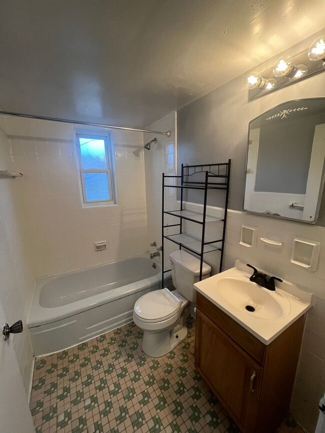 Building Photo - 10915 Main St