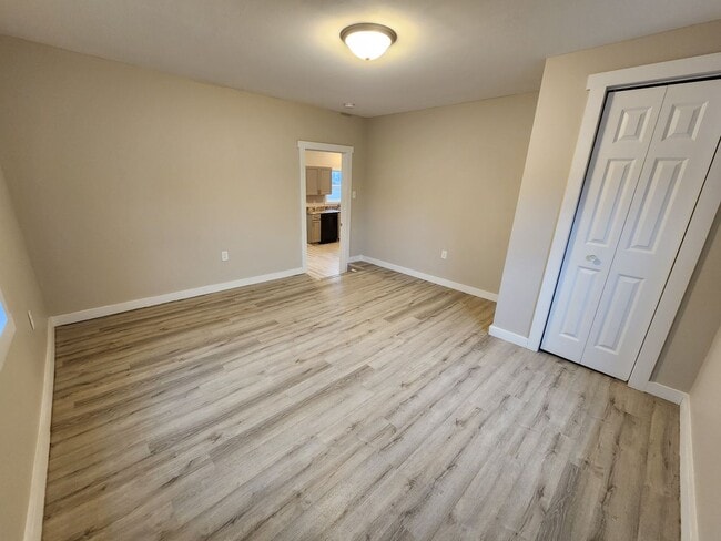 Building Photo - Spacious 3-Bedroom, 1-Bathroom Home AVAILABLE NOW!!