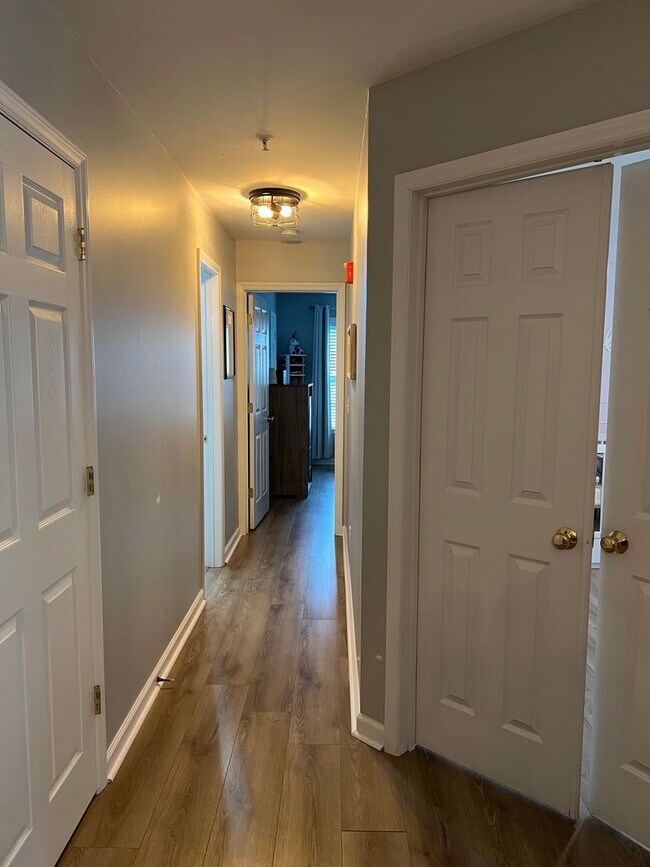Building Photo - Updated 2-Bedroom Condo in Winston-Salem