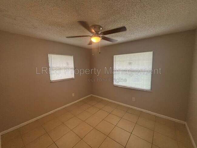 Building Photo - 1020 S Bay Ave