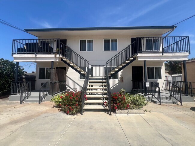 Building Photo - Pine