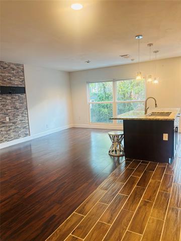 Building Photo - 5815 Phoenix Dr