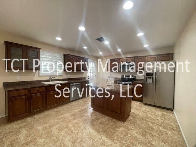 Building Photo - Spacious Open Concept 3 bedroom, 2 bath Home in Tempe AZ.