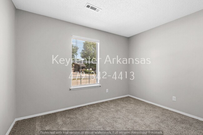 Building Photo - Cozy 2 Bedroom Duplex with Fireplace & Spacious Backyard!
