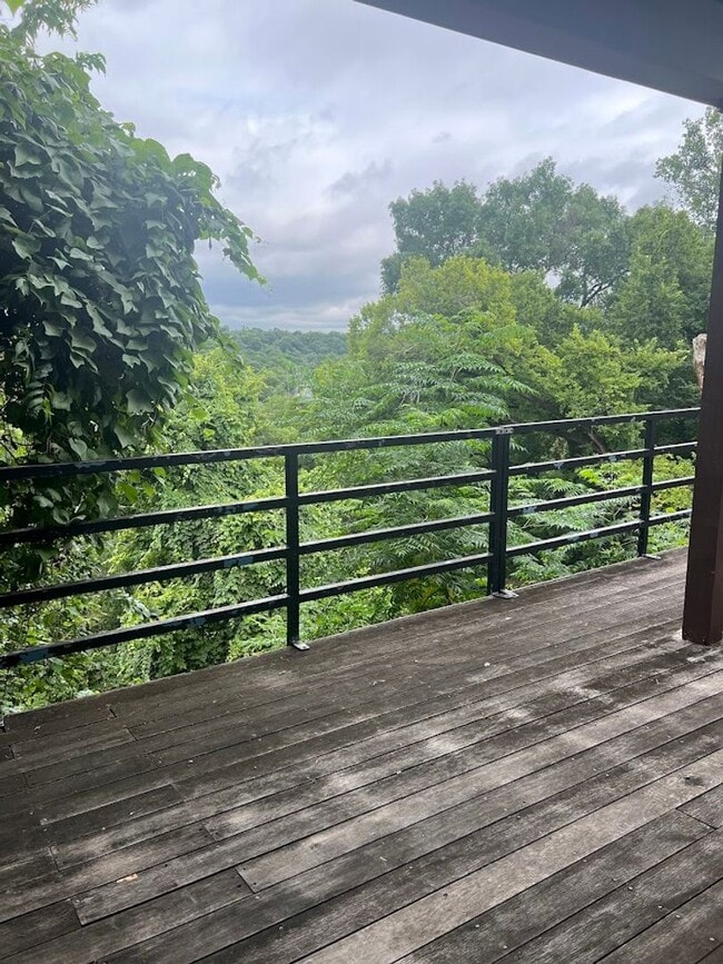 Building Photo - K280 - Treehouse #117